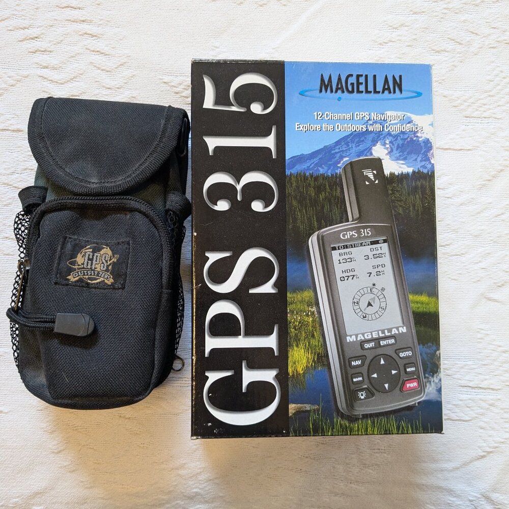 MAGELLAN GPS 315 Handheld Outdoor Navigation and Carry Case